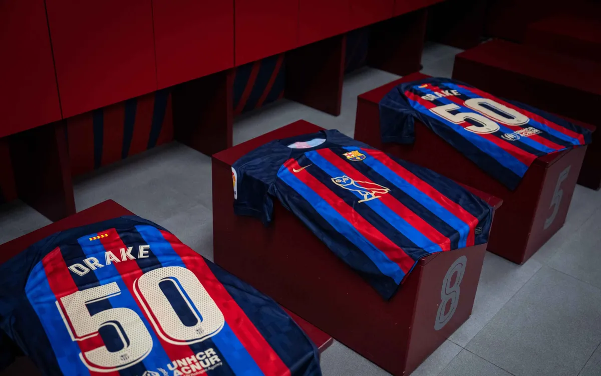 «Барселона» выйдет на матч с «Реалом» в форме с логотипом рэпера Дрейка